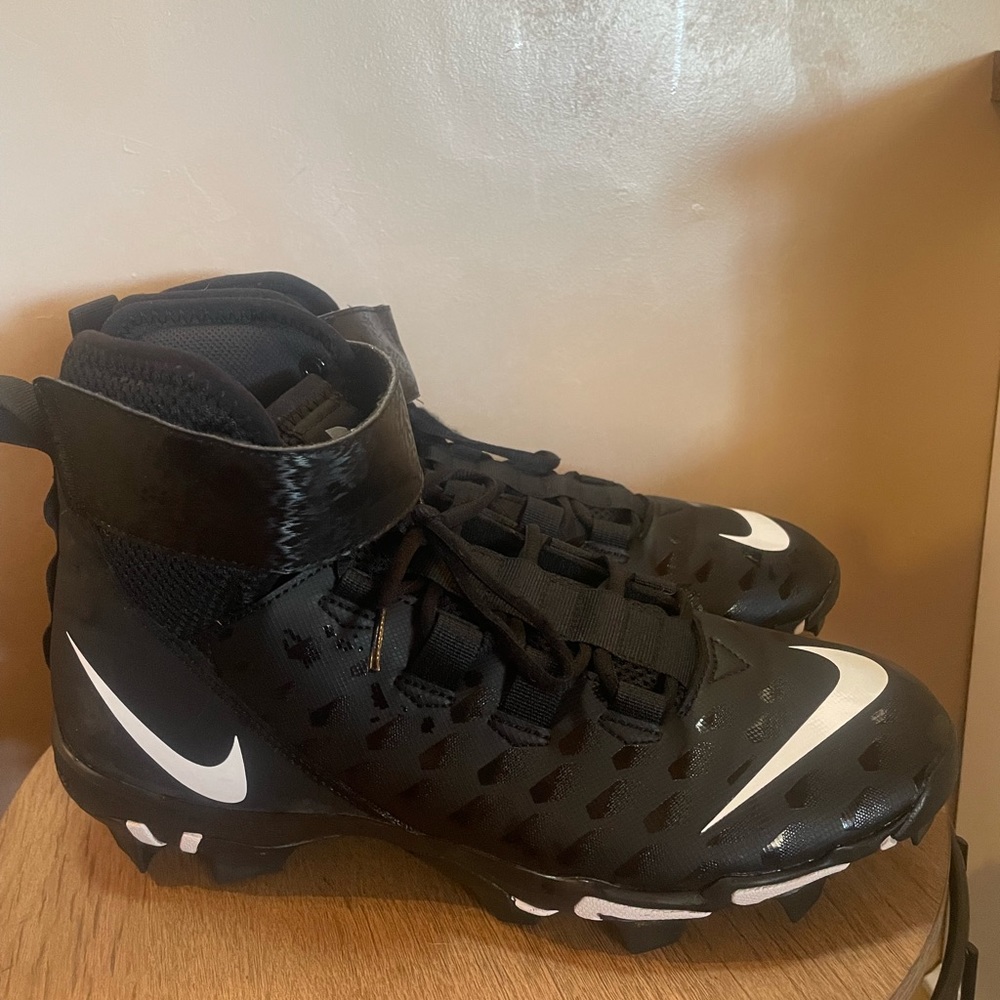 Nike force fastflex cleats